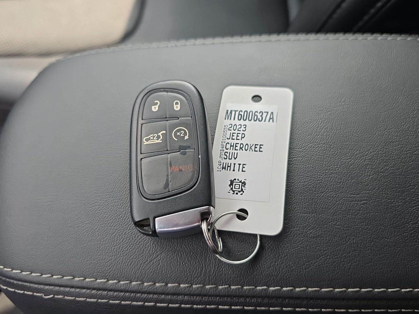 2023 Jeep Cherokee Altitude Lux