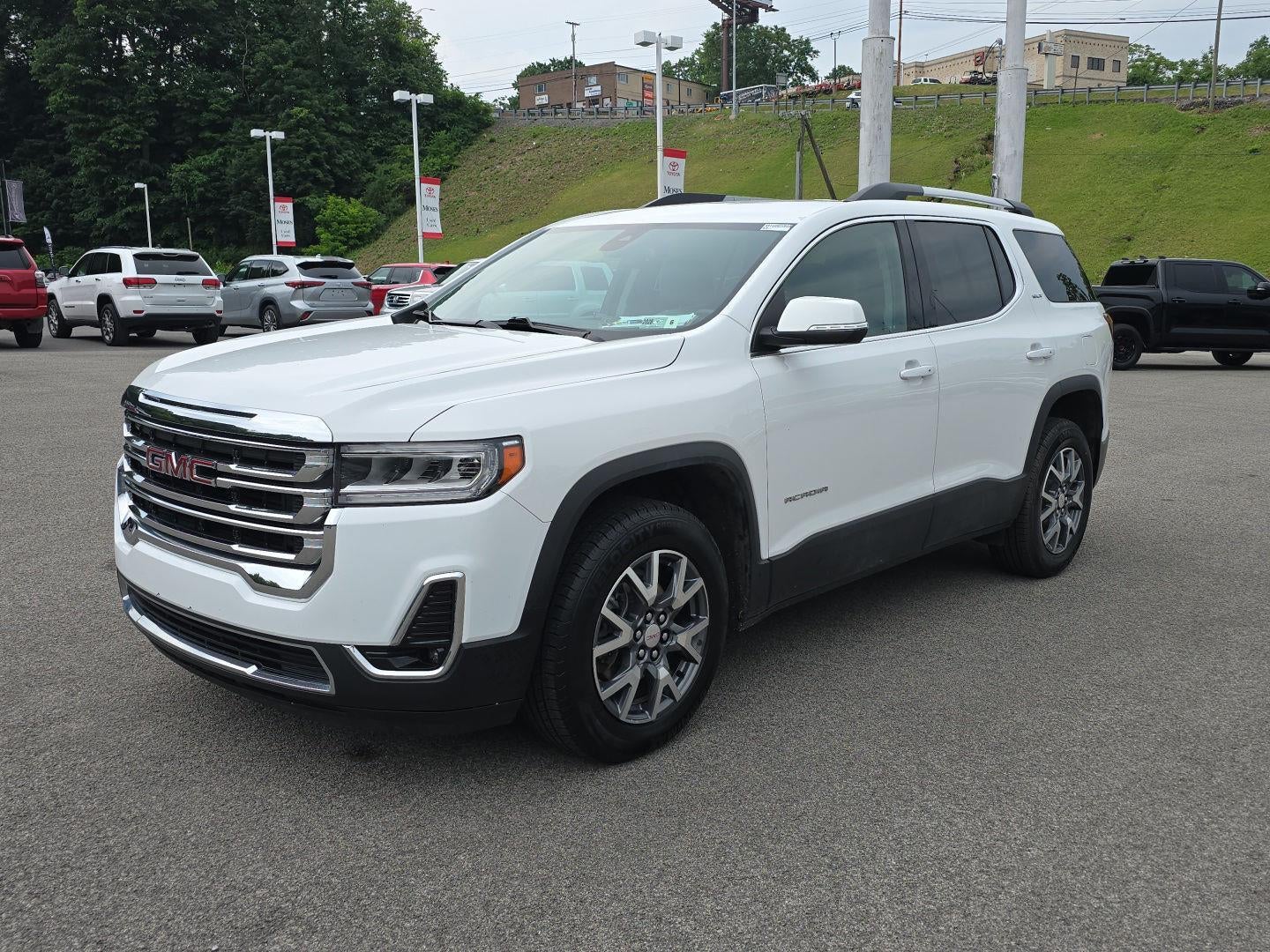 2023 GMC Acadia SLT