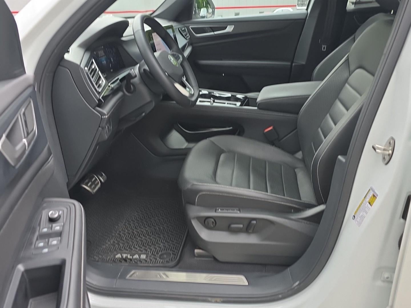 2024 Volkswagen Atlas Cross Sport 2.0T SEL R-Line