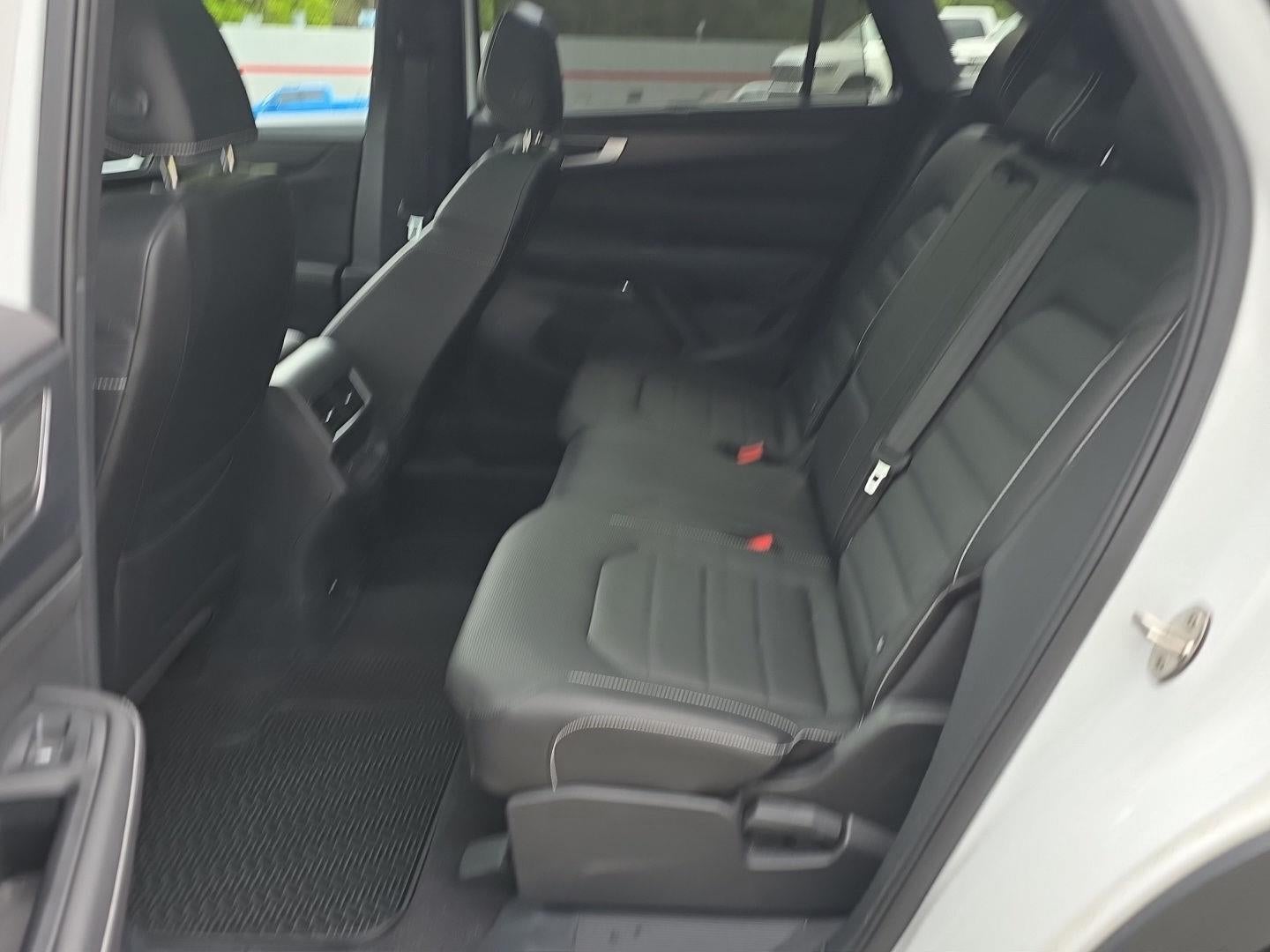 2024 Volkswagen Atlas Cross Sport 2.0T SEL R-Line