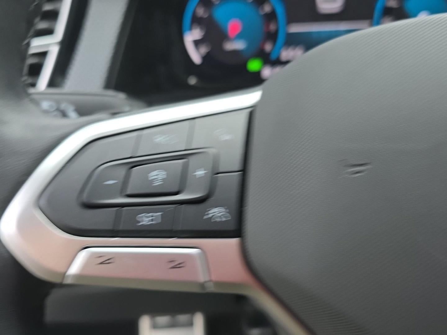 2024 Volkswagen Atlas Cross Sport 2.0T SEL R-Line