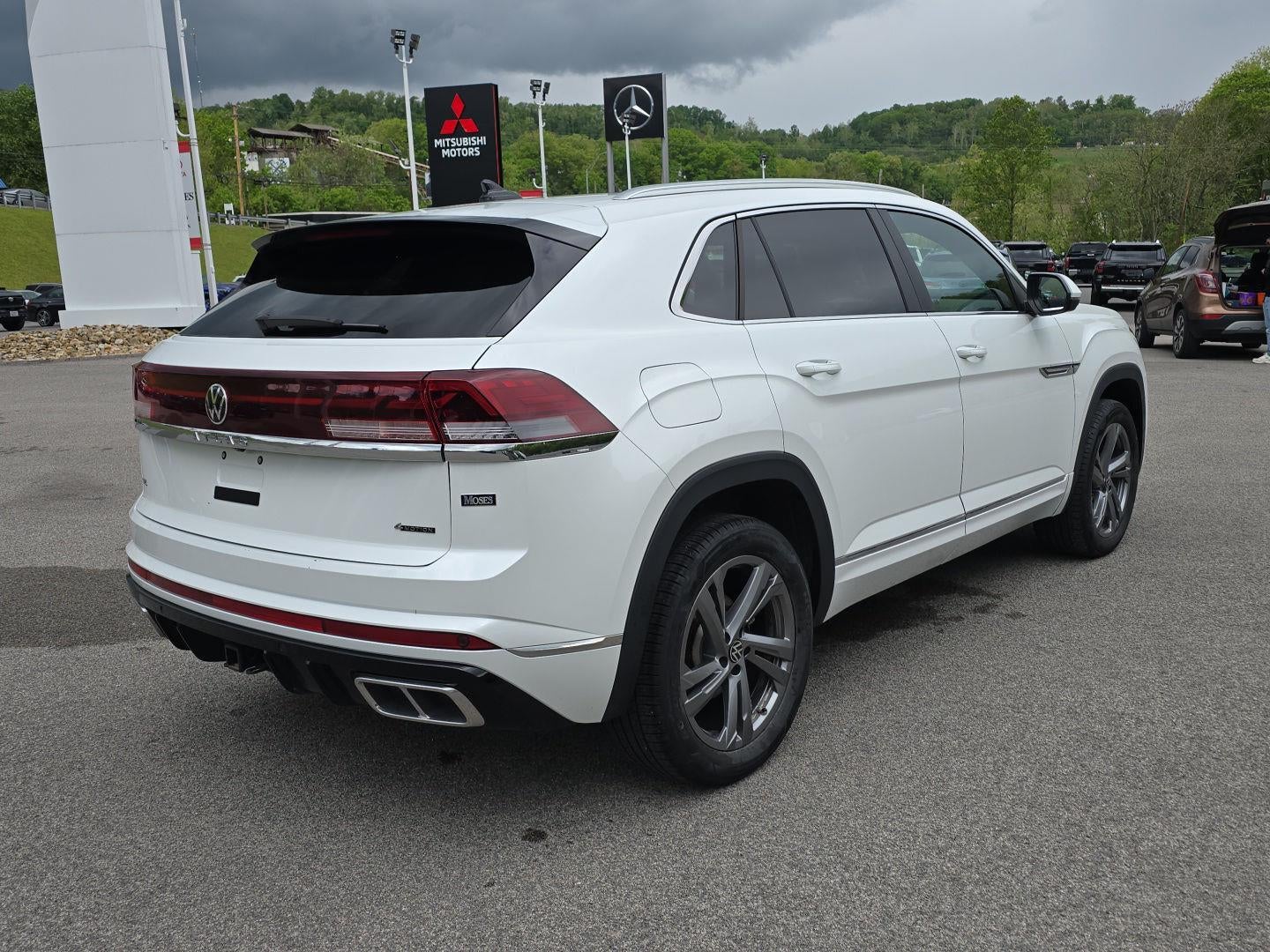 2024 Volkswagen Atlas Cross Sport 2.0T SEL R-Line