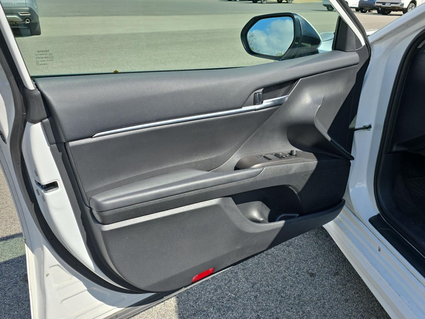 2024 Toyota Camry Hybrid SE