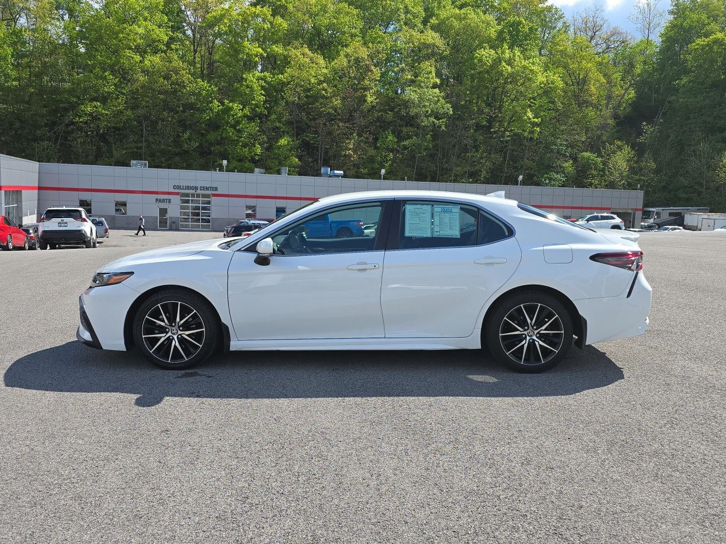 2024 Toyota Camry Hybrid SE