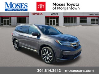 2022 Honda Pilot Touring w/Rear Captain's Chairs