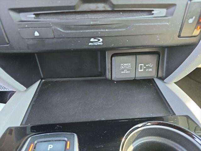 2022 Honda Pilot Touring w/Rear Captain's Chairs