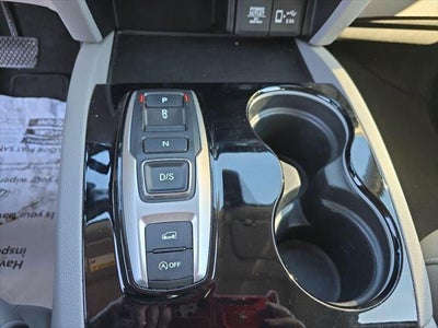 2022 Honda Pilot Touring w/Rear Captain's Chairs