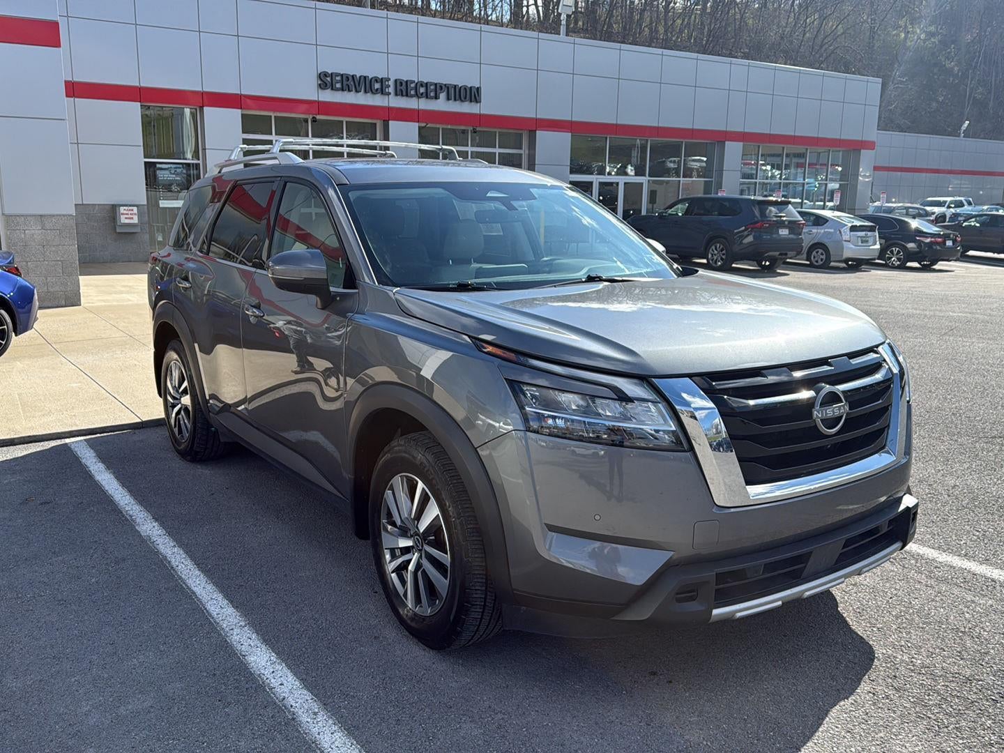 2023 Nissan Pathfinder SL