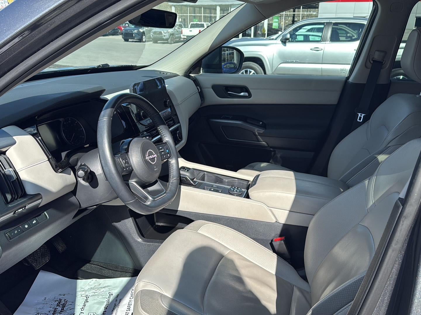 2023 Nissan Pathfinder SL