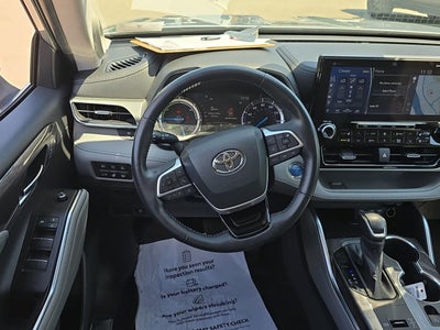 2022 Toyota Highlander Hybrid Platinum