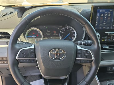 2022 Toyota Highlander Hybrid Platinum