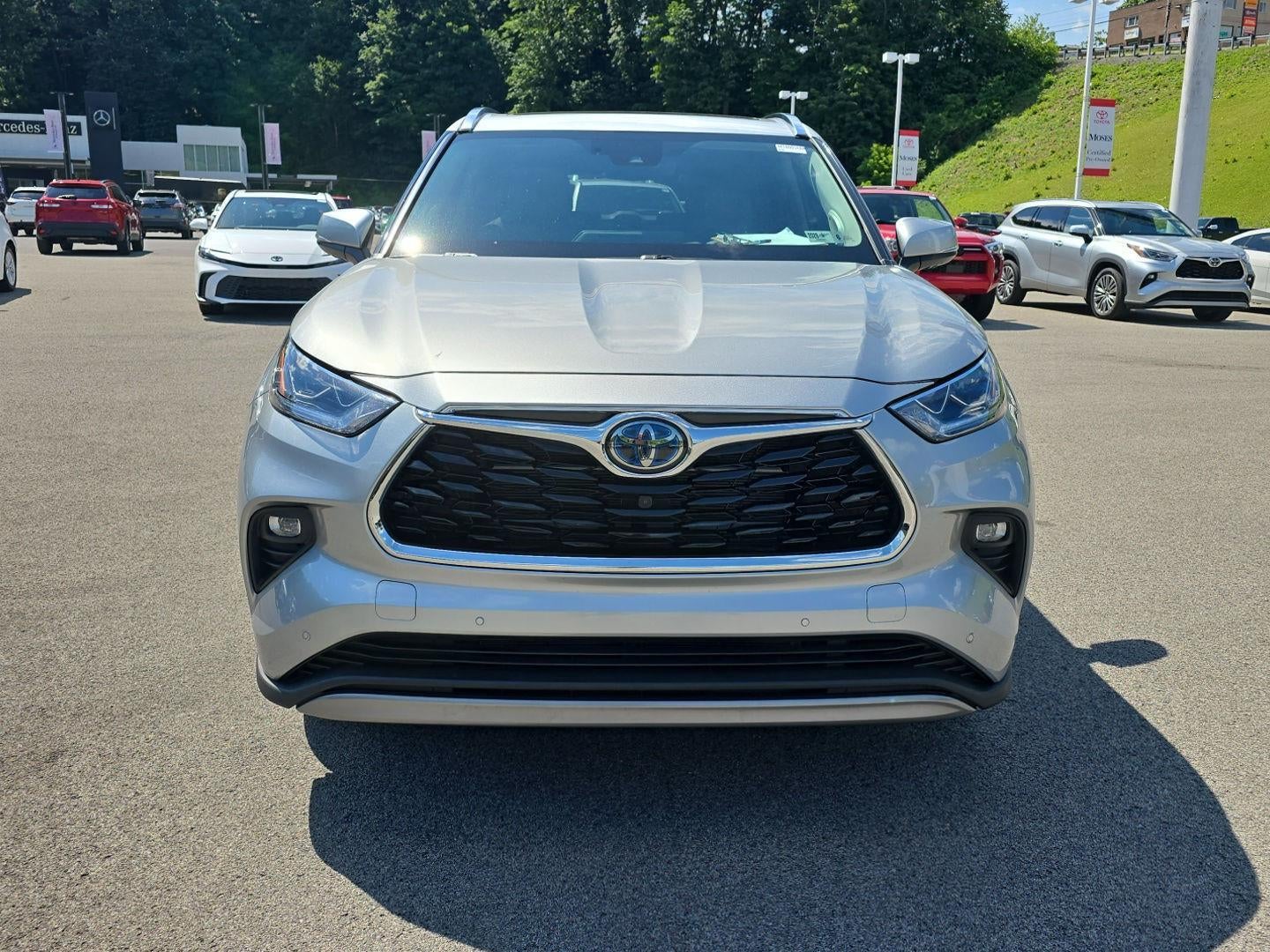 2022 Toyota Highlander Hybrid Platinum