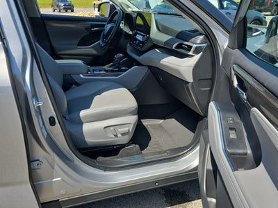 2022 Toyota Highlander Hybrid Platinum