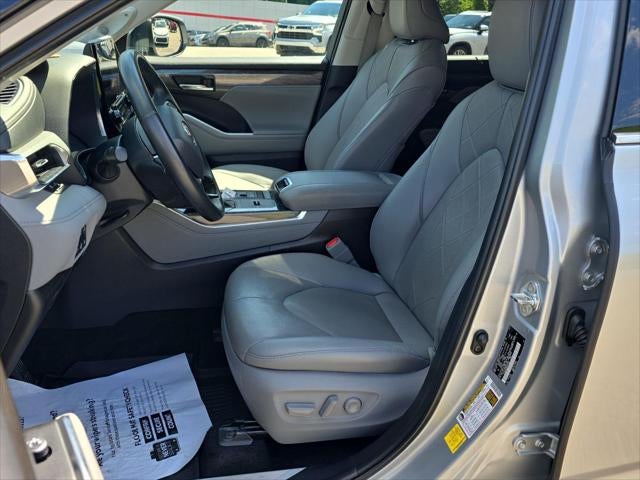2022 Toyota Highlander Hybrid Platinum