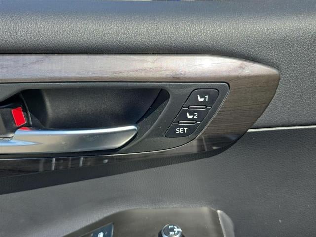 2022 Toyota Highlander Hybrid Platinum