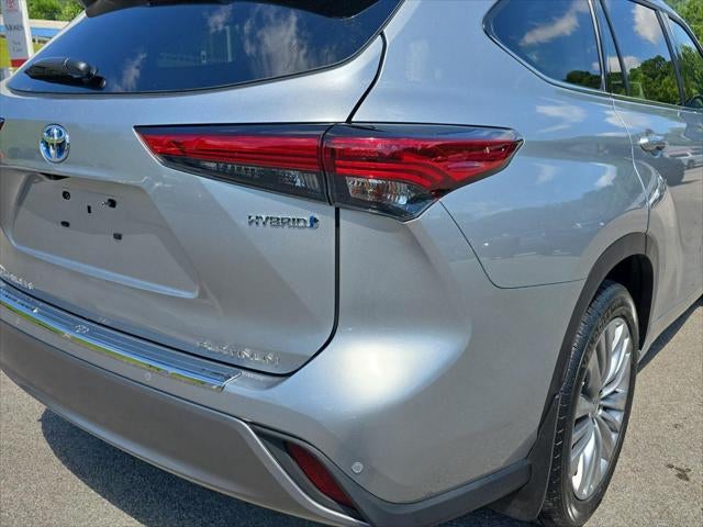 2022 Toyota Highlander Hybrid Platinum