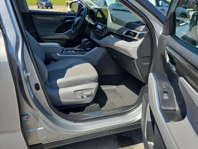 2022 Toyota Highlander Hybrid Platinum