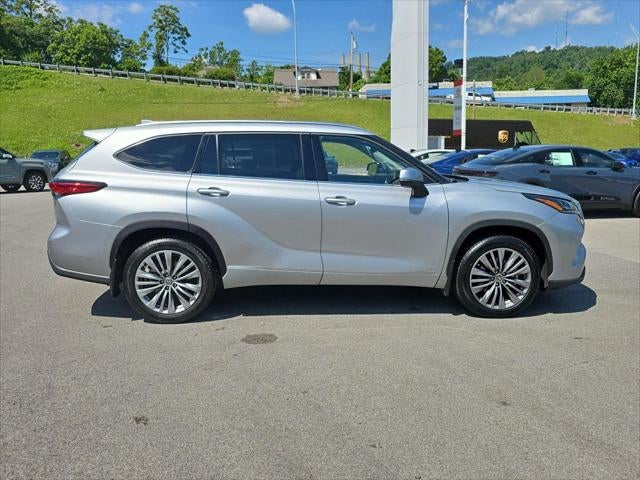2022 Toyota Highlander Hybrid Platinum