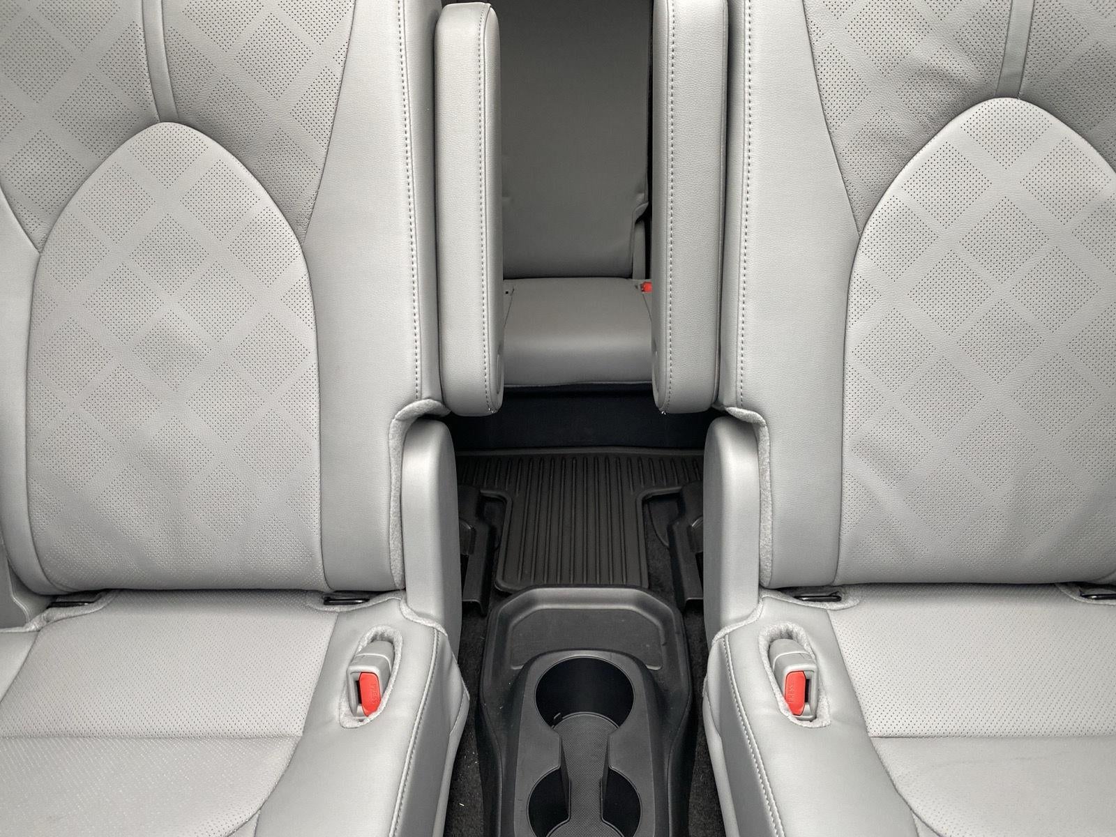 2025 Toyota Highlander Hybrid Platinum