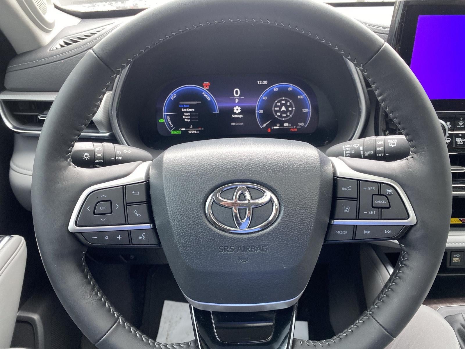 2025 Toyota Highlander Hybrid Platinum