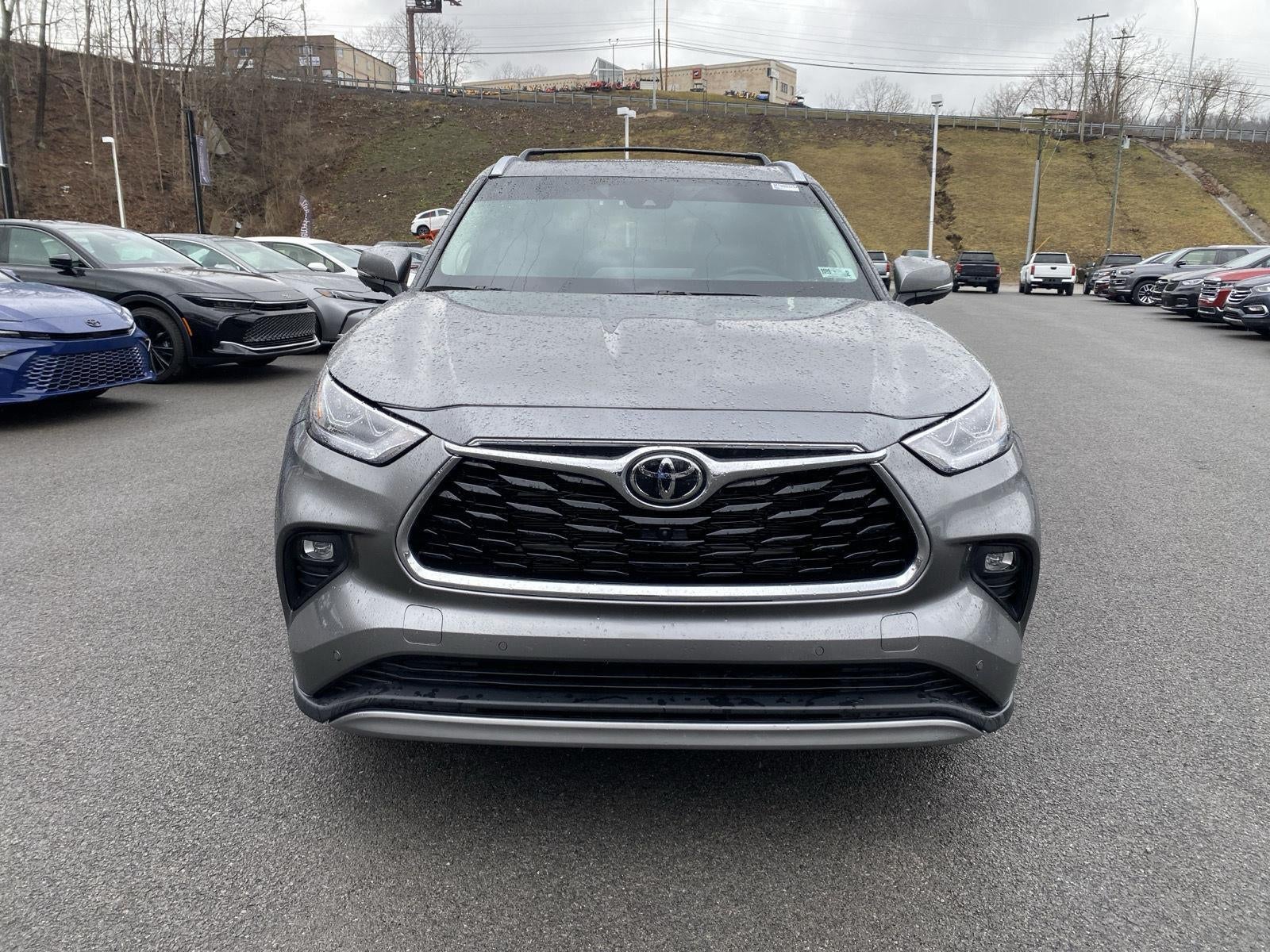 2025 Toyota Highlander Hybrid Platinum