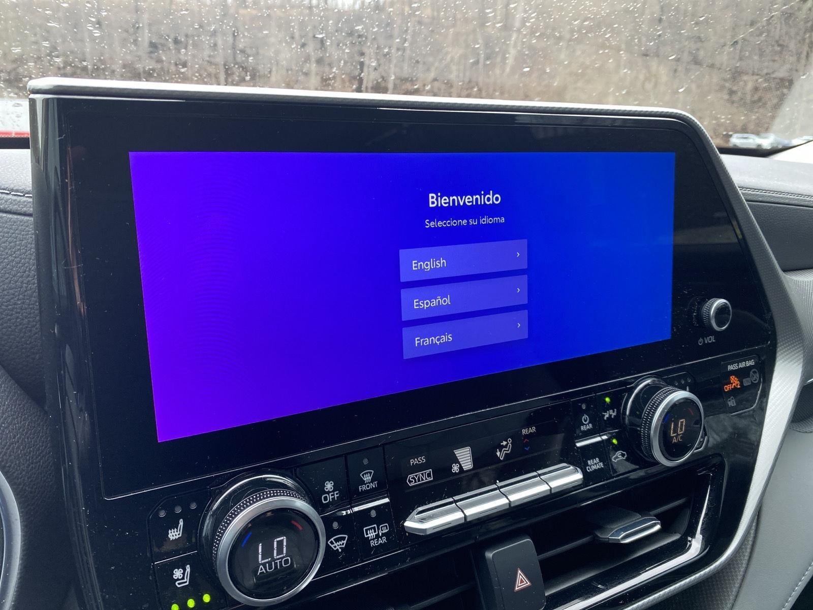 2025 Toyota Highlander Hybrid Platinum