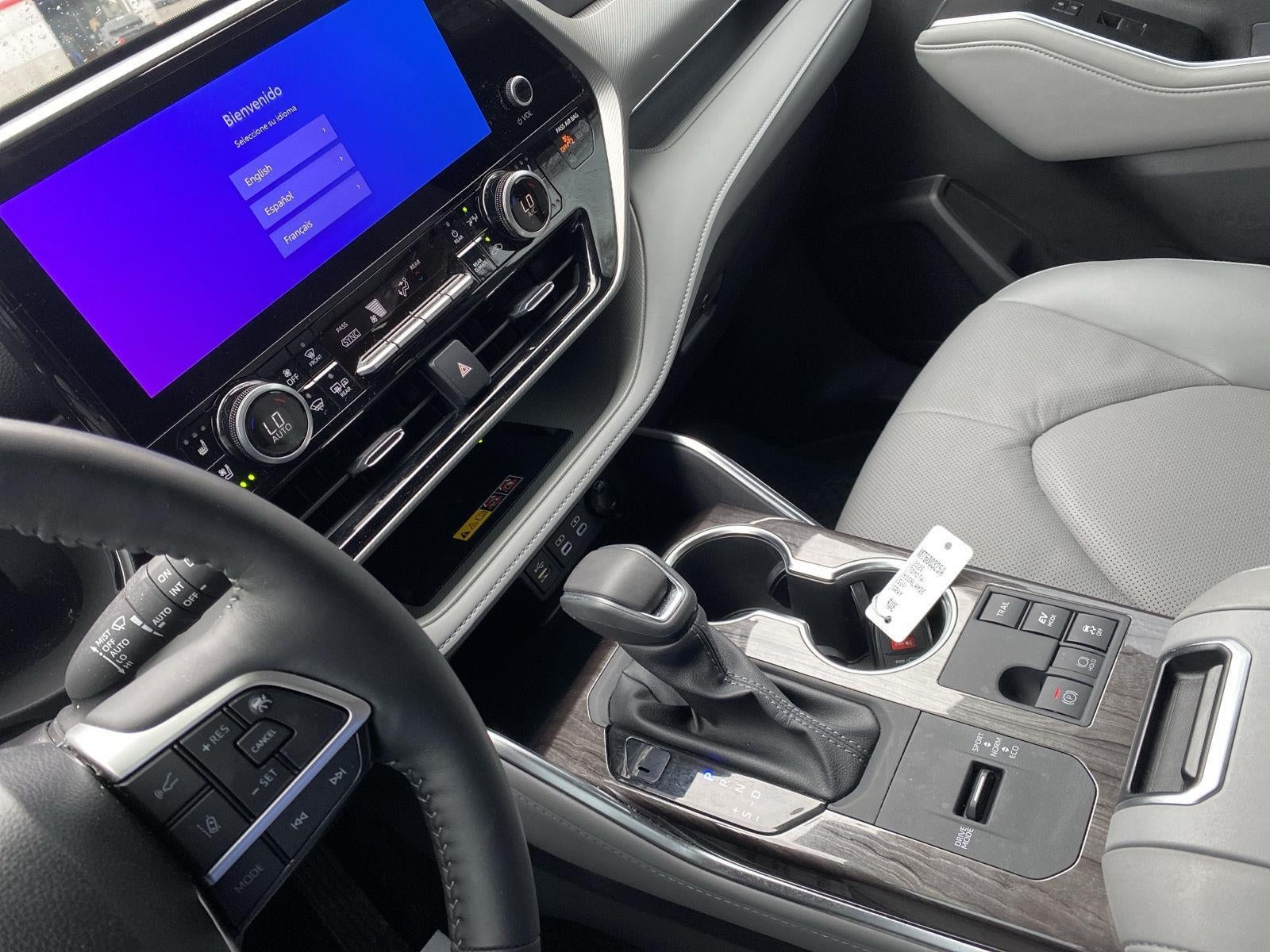 2025 Toyota Highlander Hybrid Platinum