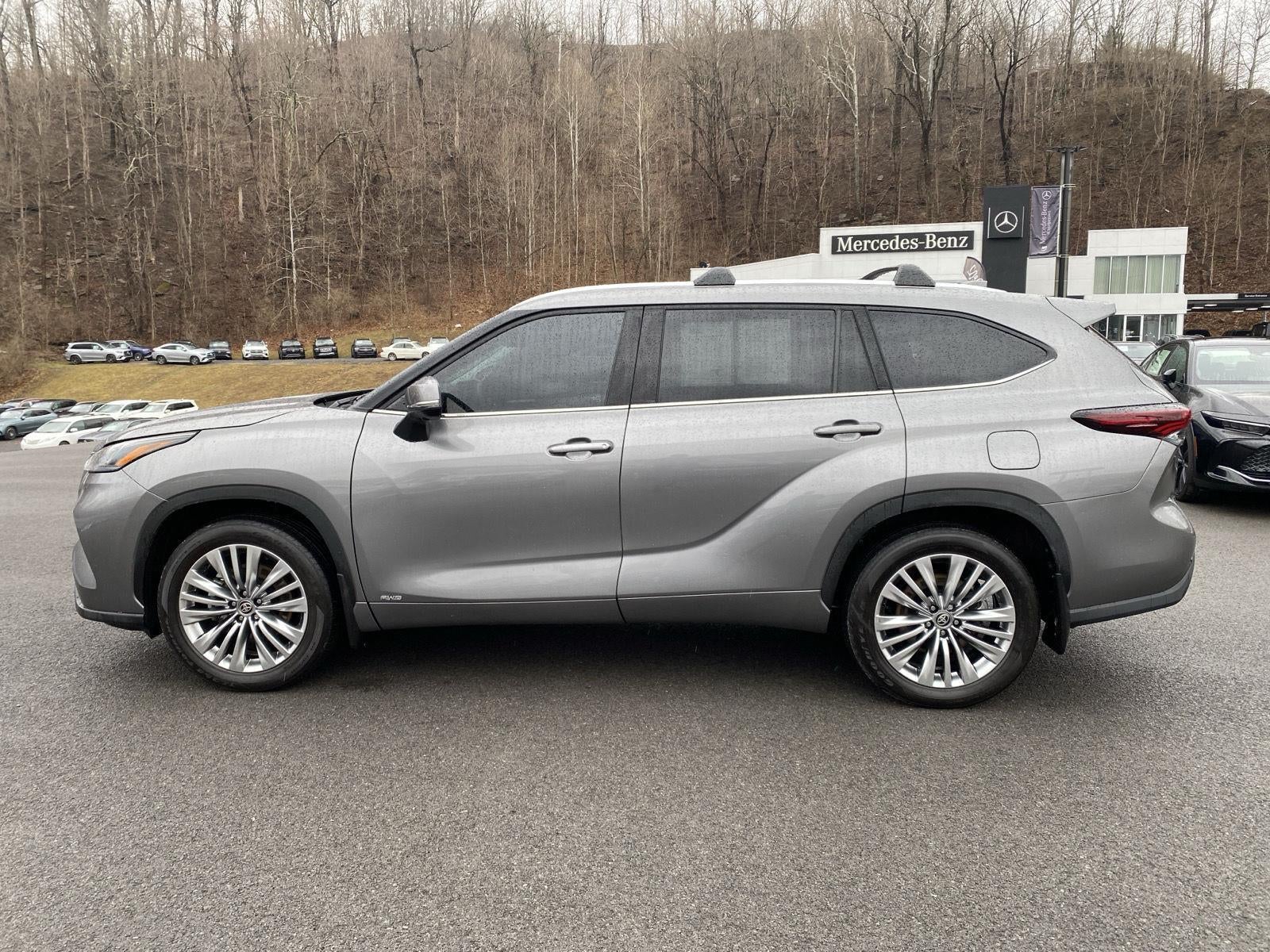 2025 Toyota Highlander Hybrid Platinum