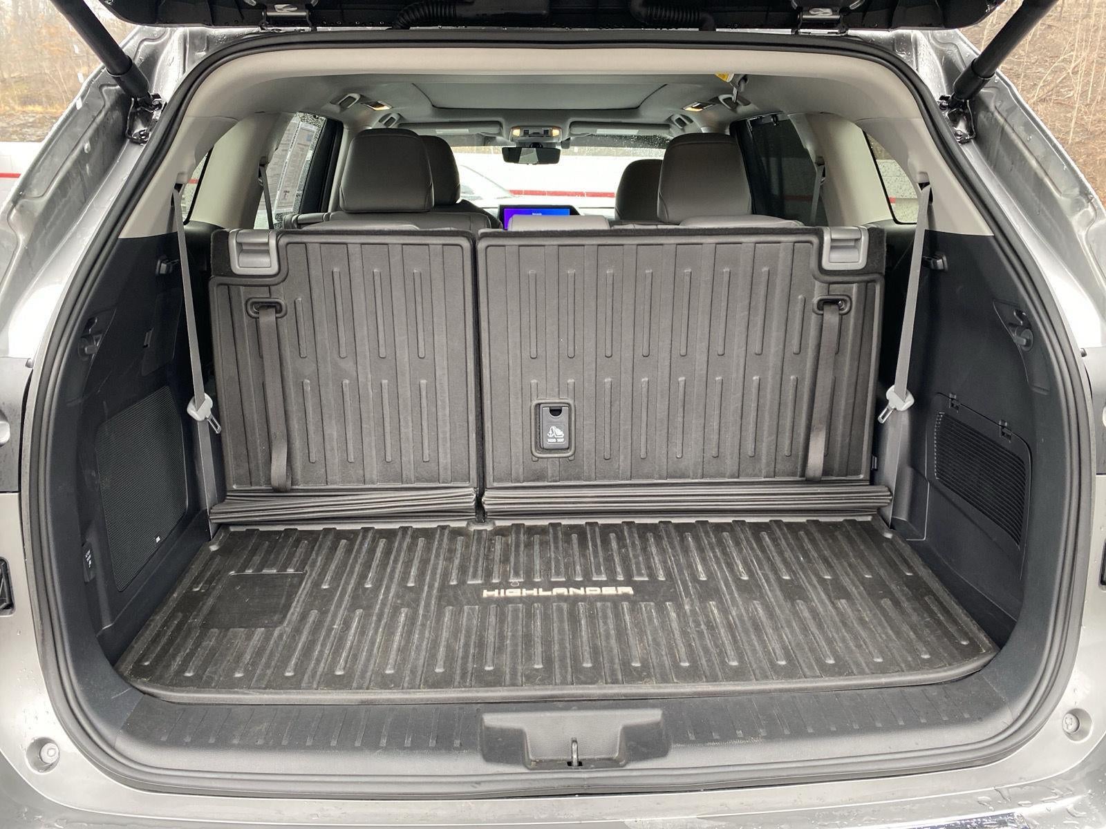 2025 Toyota Highlander Hybrid Platinum