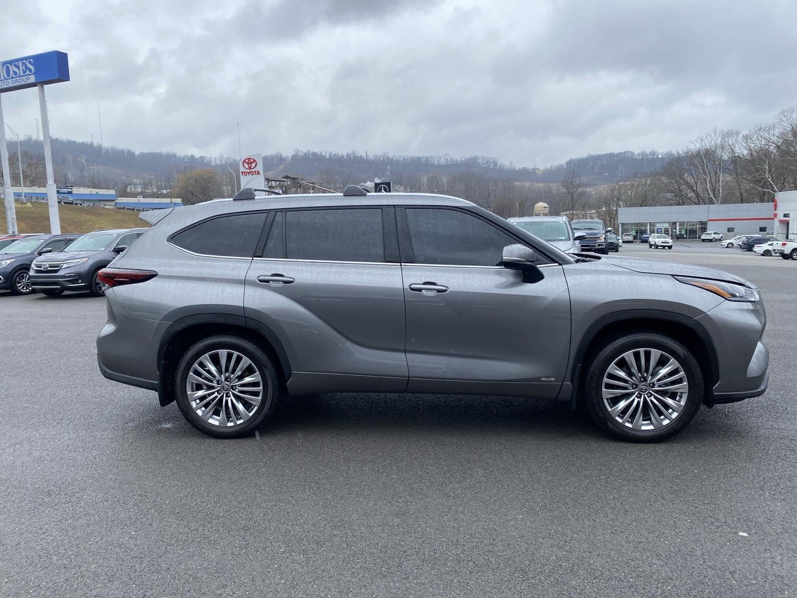 2025 Toyota Highlander Hybrid Platinum