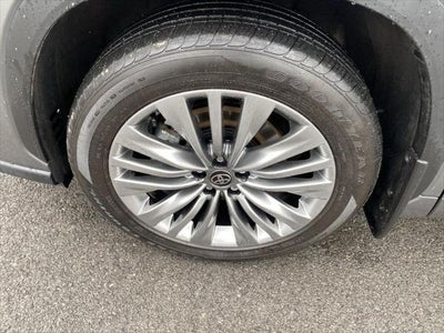 2025 Toyota Highlander Hybrid Platinum