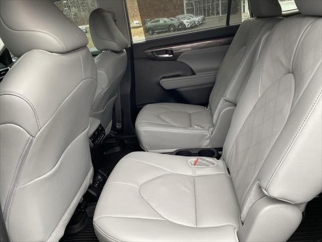 2025 Toyota Highlander Hybrid Platinum