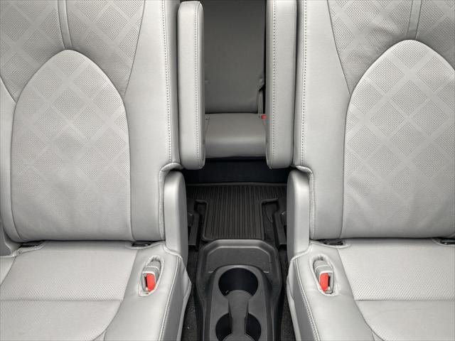 2025 Toyota Highlander Hybrid Platinum