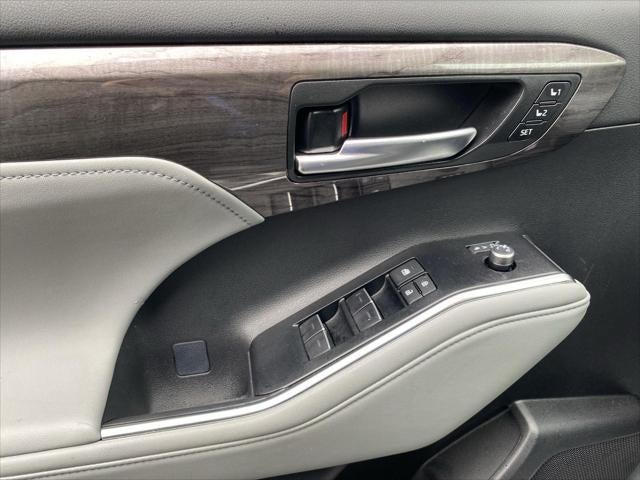 2025 Toyota Highlander Hybrid Platinum