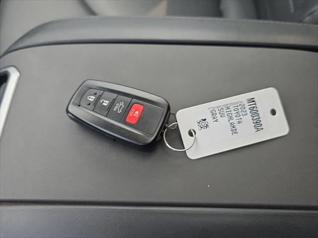 2023 Toyota Highlander Hybrid XLE