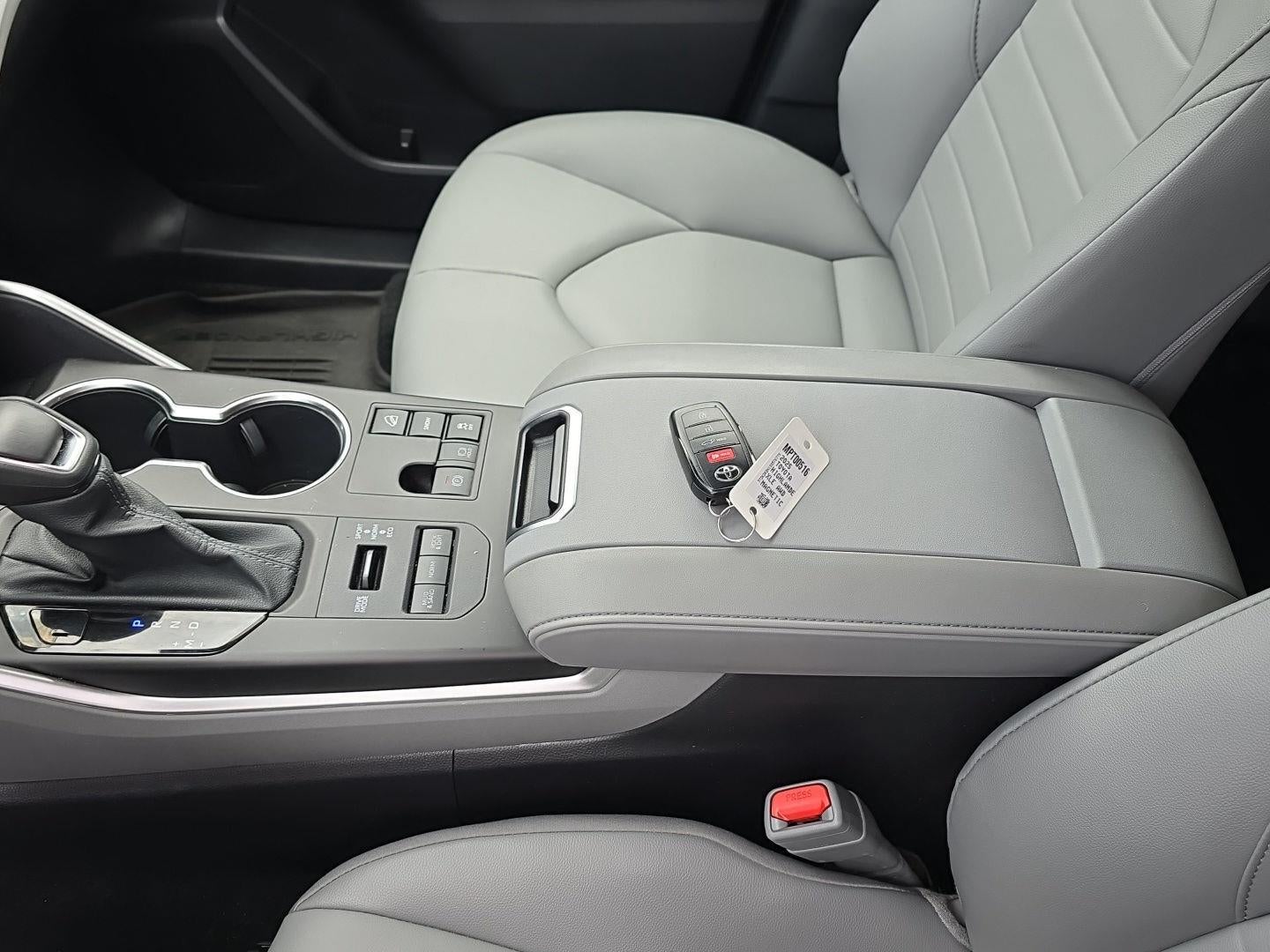 2025 Toyota Highlander XLE