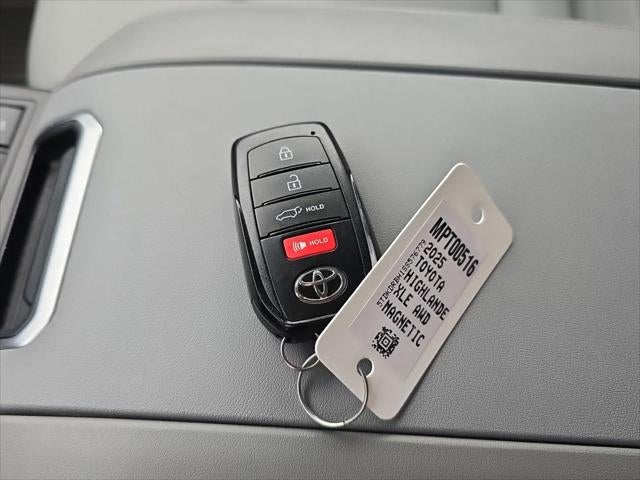 2025 Toyota Highlander XLE