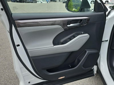2023 Toyota Highlander Platinum