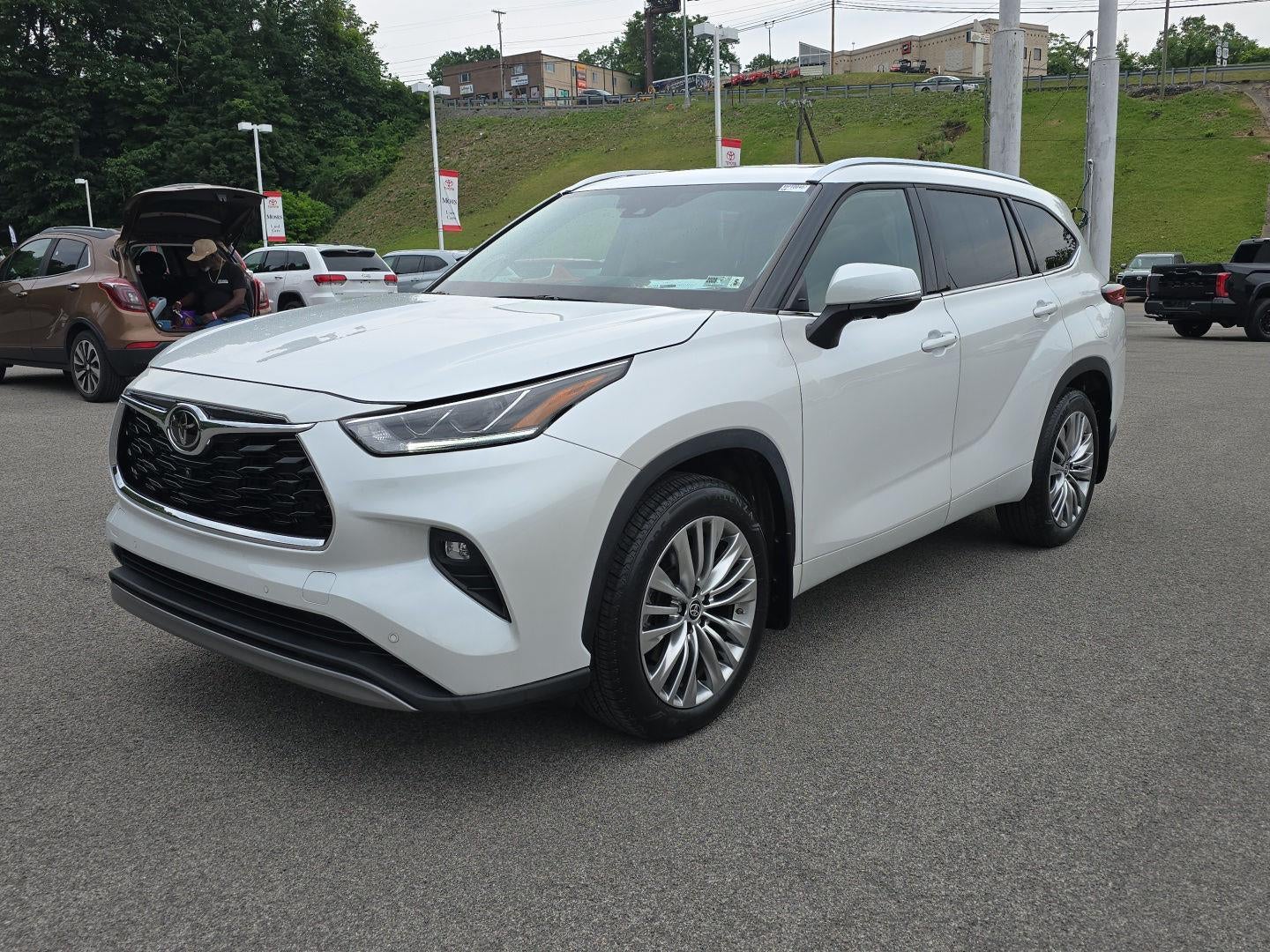 2023 Toyota Highlander Platinum