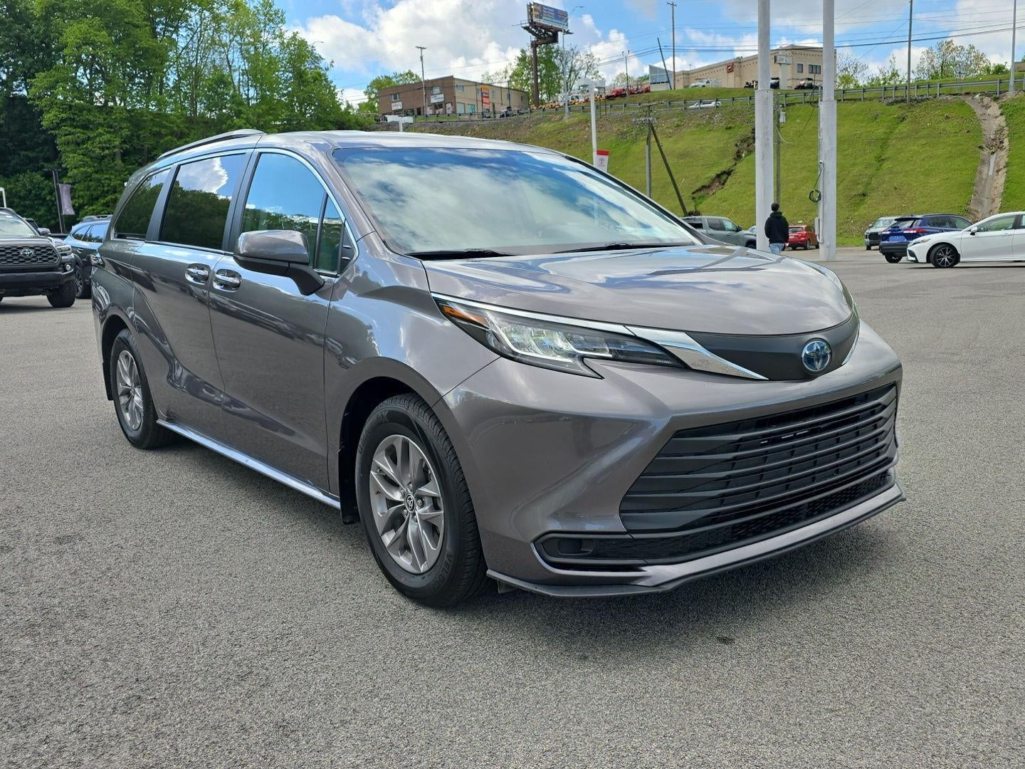 2023 Toyota Sienna LE 8-Passenger