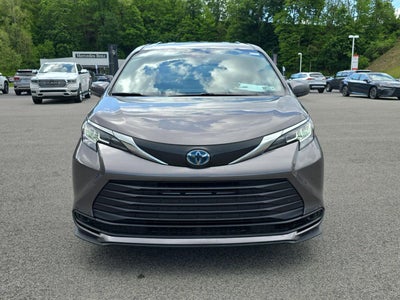 2023 Toyota Sienna LE 8-Passenger