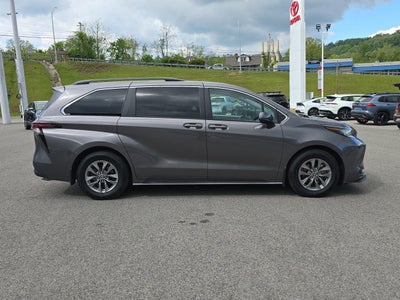 2023 Toyota Sienna LE 8-Passenger