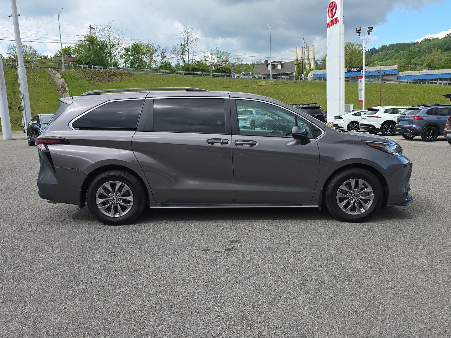 2023 Toyota Sienna LE 8-Passenger