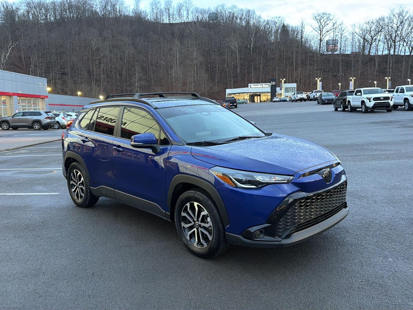 2024 Toyota Corolla Cross Hybrid SE