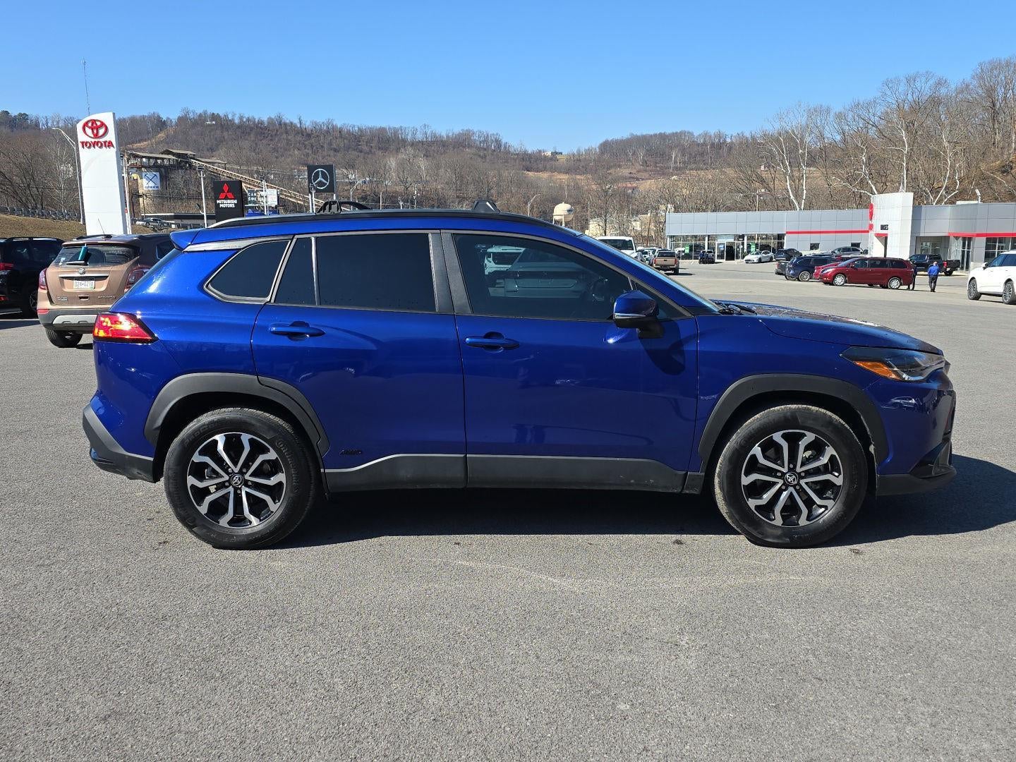 2024 Toyota Corolla Cross Hybrid SE