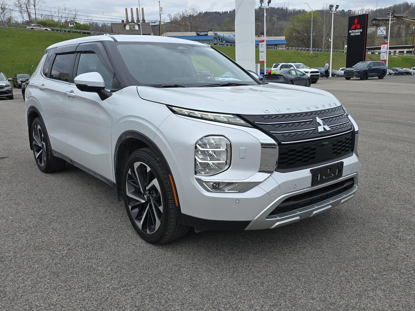 2022 Mitsubishi Outlander SE