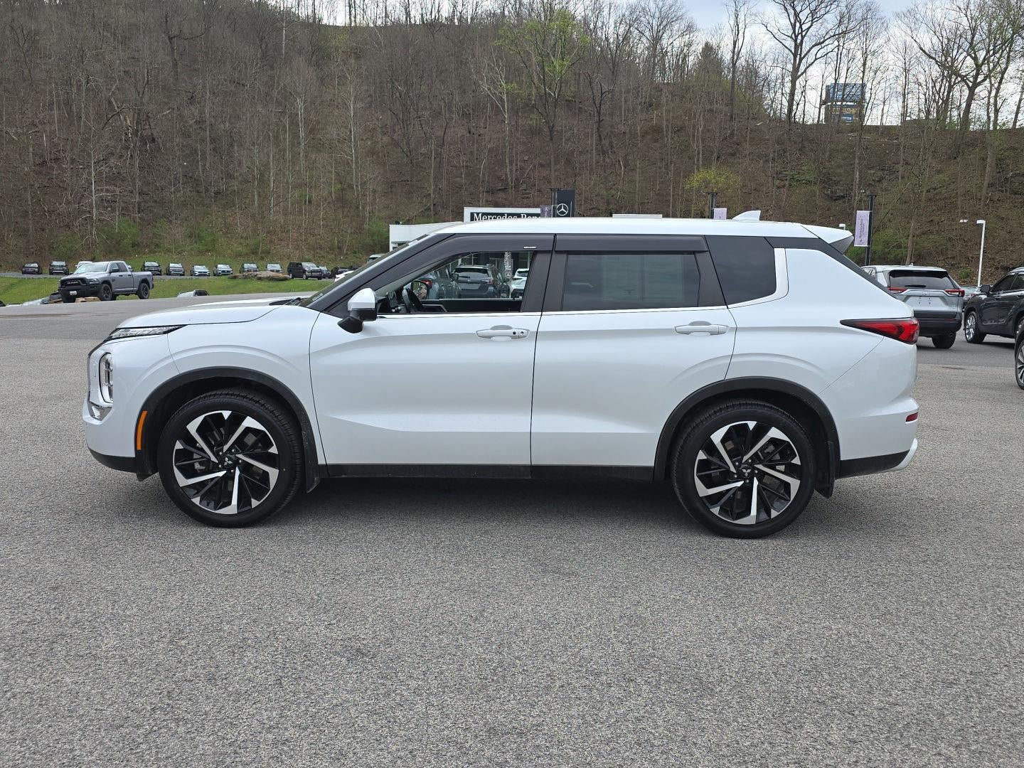 2022 Mitsubishi Outlander SE