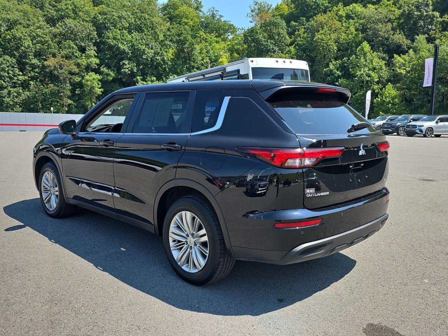 2025 Mitsubishi Outlander Plug-In Hybrid ES