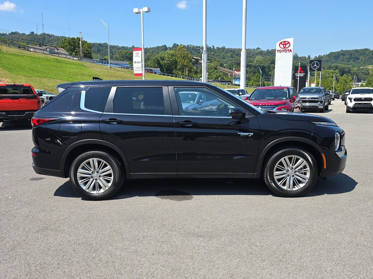 2025 Mitsubishi Outlander Plug-In Hybrid ES