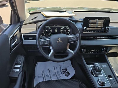 2025 Mitsubishi Outlander Plug-In Hybrid ES